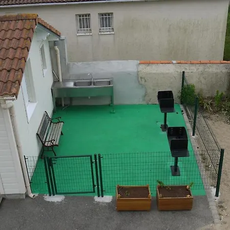 : Houedic : Plein Sud, Front De Appartement